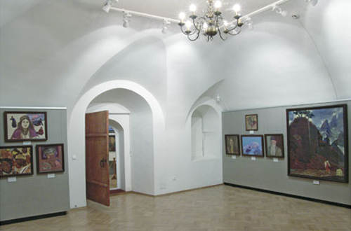 Один из выставочных залов первого этажа