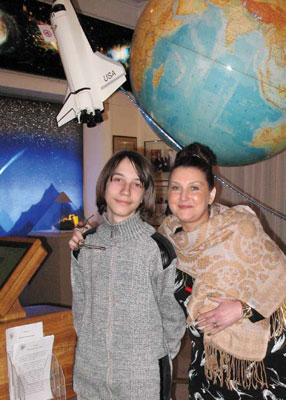 Давид с мамой в Музее имени Н.К. Рериха. 2007