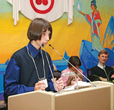 Давид Володин выступает с докладом «Вселенная Павла Флоренского» на Международной научно-общественной конференции «Живая Этика и наука». МЦР, 2007